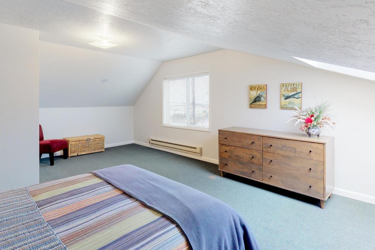 Newport'S Cypress Oceanview Home Экстерьер фото