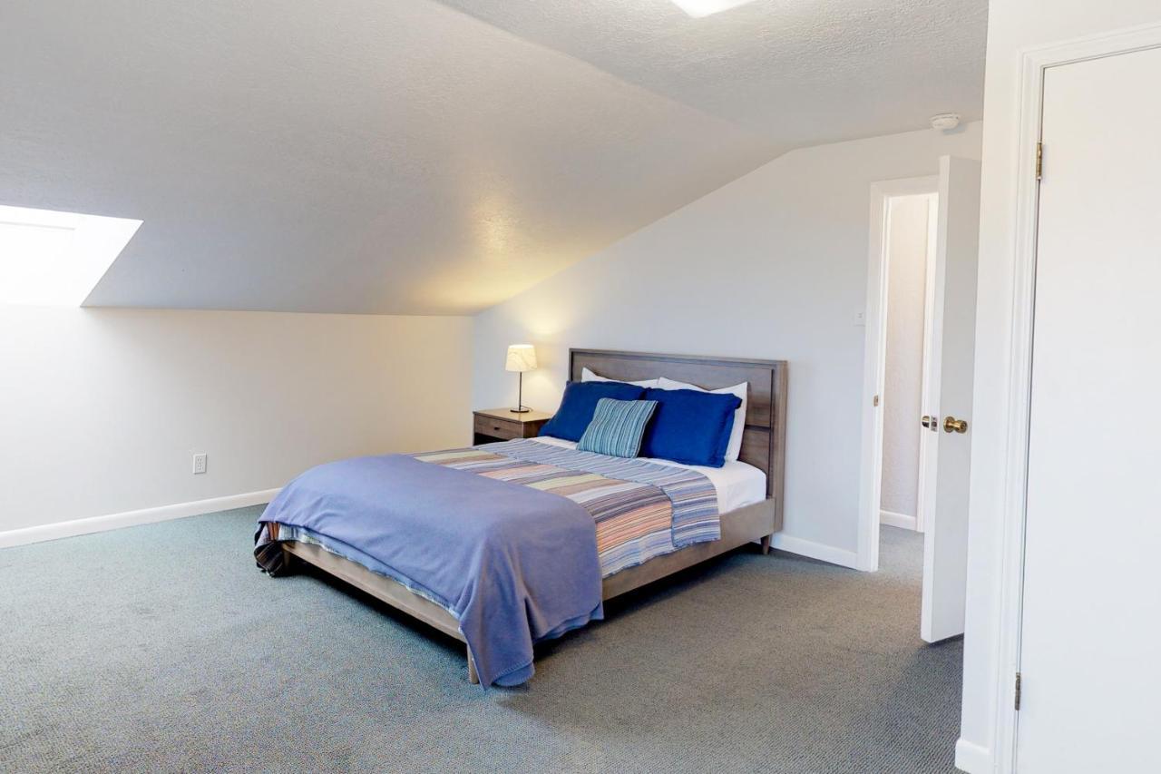 Newport'S Cypress Oceanview Home Экстерьер фото